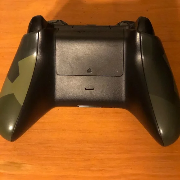 Xbox One Controllers - Picture 6 of 6